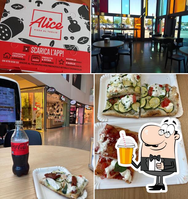 Genießt ein kühles Getränk im Alice Pizza