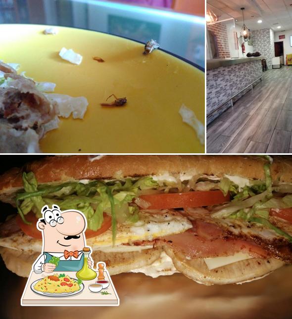 The picture of Pizzeria Tres Forques’s food and interior