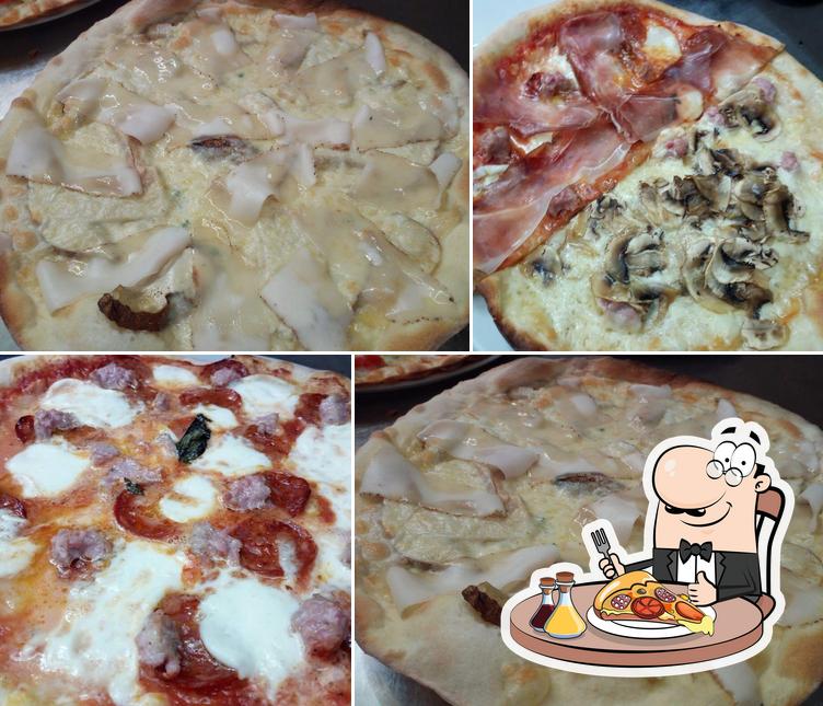 Prenditi una pizza a Caffe' del Corso di Greco Rocco e SAS