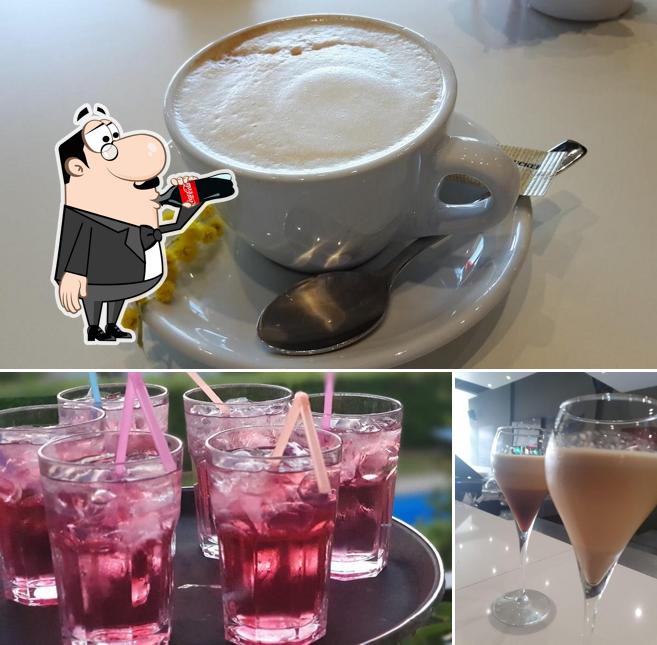 Goditi un drink dal menu