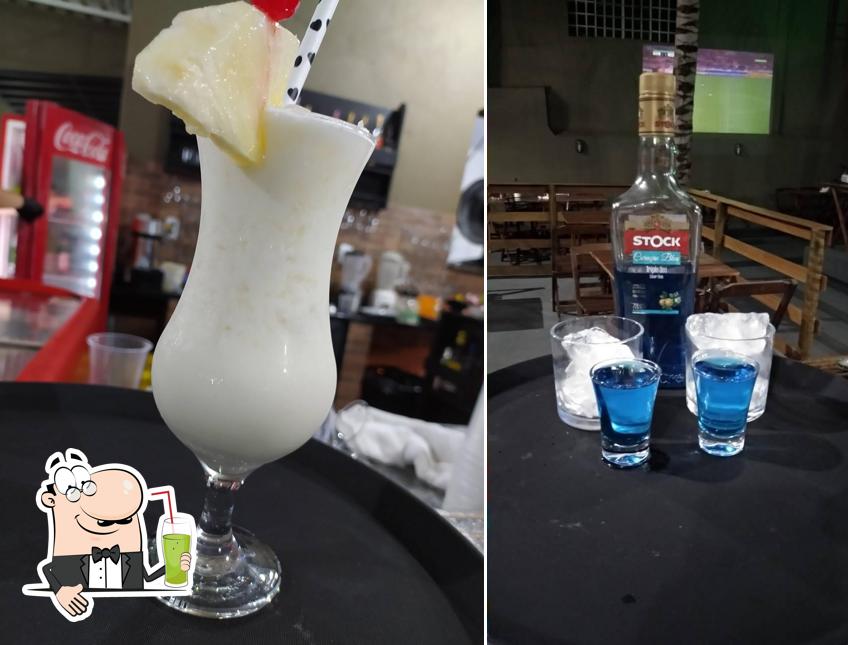 Desfrute de um drinque no MINDUIM ESPETOS E PORÇÕES