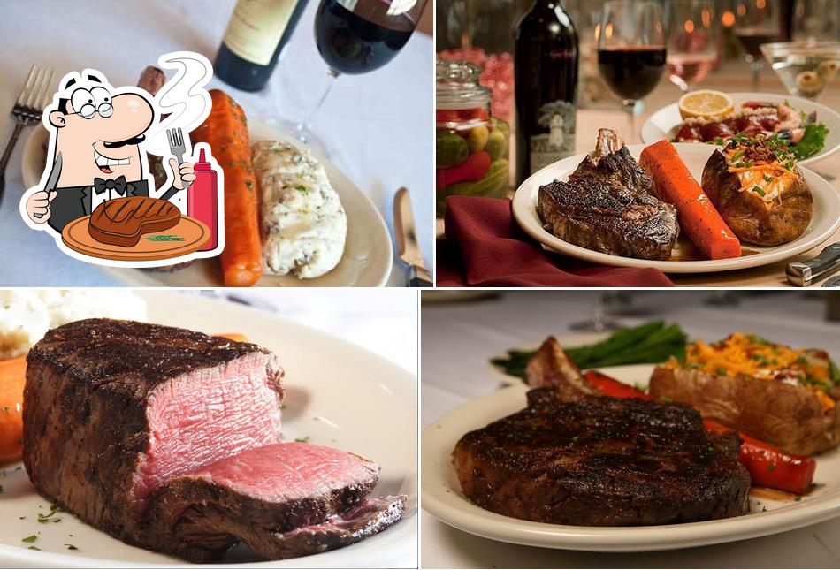 Отведайте блюда из мяса в "Bob's Steak & Chop House - Omni Tucson National Resort"