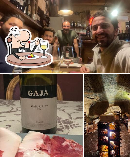 La foto di cibo e interni da Enoteca Sotto al Duomo