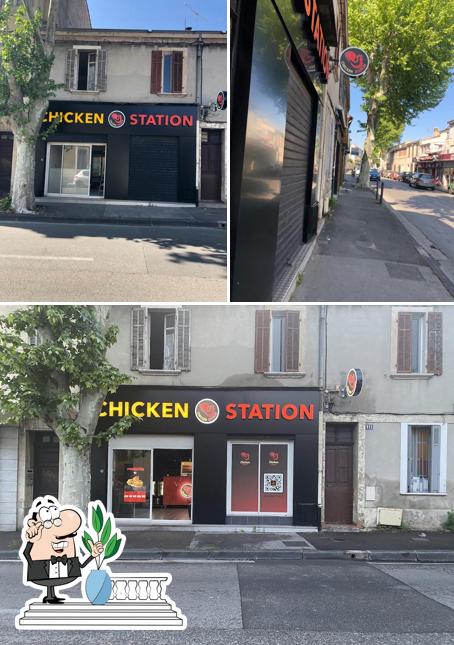 L'extérieur de Chicken Station