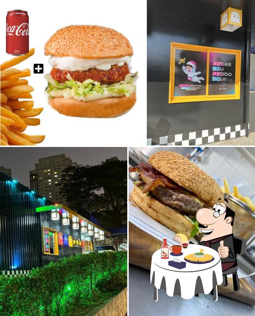 Peça um hambúrguer no All Play Burguer Drive