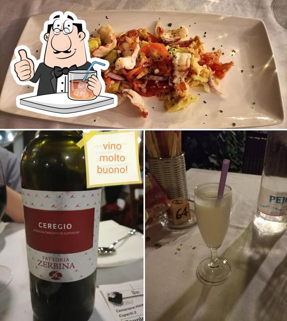 Tra le diverse cose da La Pavona Ristorante Pizzeria si possono trovare la bevanda e cibo