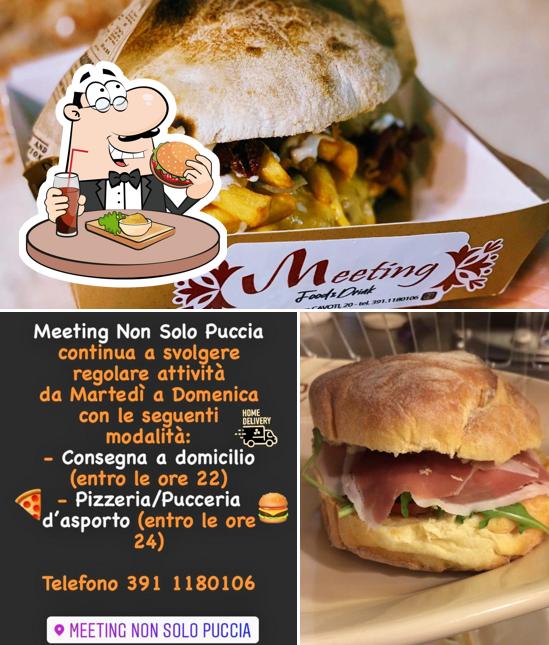 Ordina un hamburger a Meeting Pucceria Pizzeria Fast Food & Drink