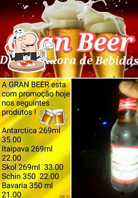 Desfute uma tulipa de cerveja leve ou escura