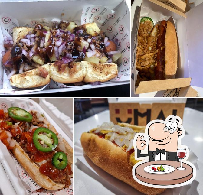 Еда в "Umai Savory Hot Dogs"