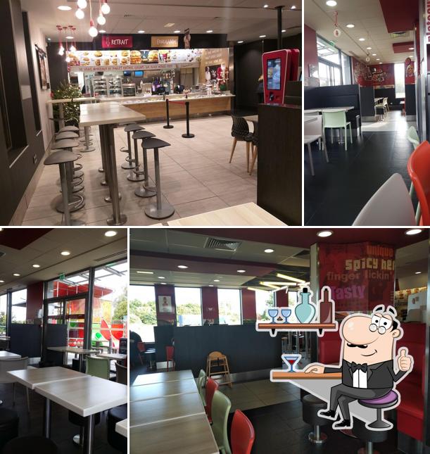 Installez-vous à l'une des tables de KFC Calais