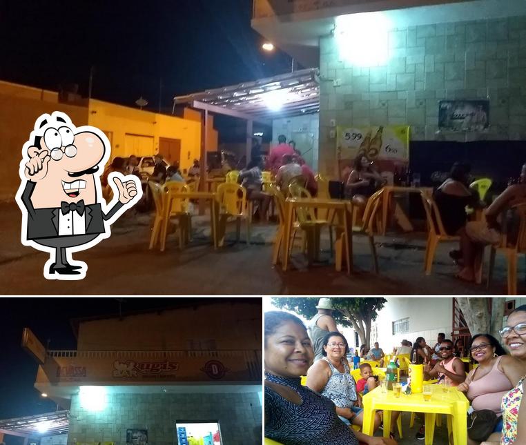 Veja imagens do interior do Rugi's Bar