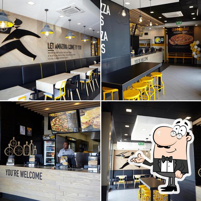 El interior de Debonairs Pizza