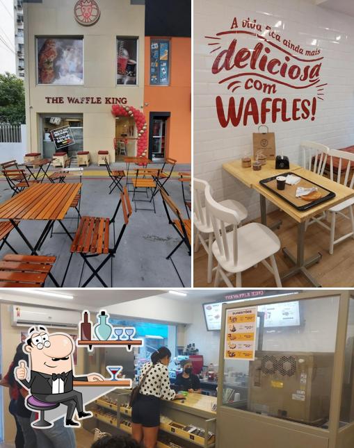 O interior do The Waffle King Belém