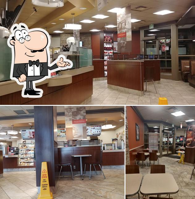 L'intérieur de Tim Hortons