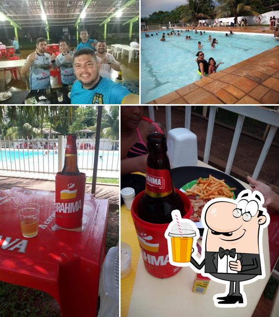 Desfrute de um drinque no Clube Das Mangueiras