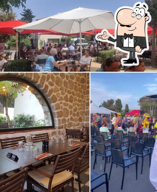 Installez-vous à l'une des tables de Le BBQ