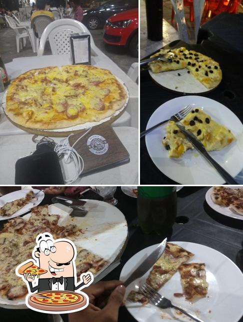 Experimente pizza no Pizzaria BLACK WHITE