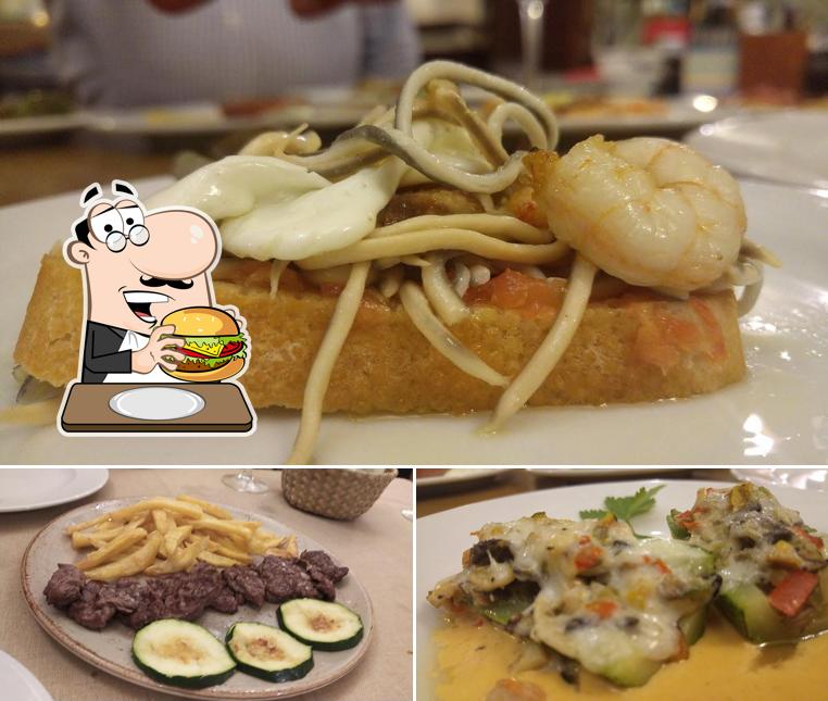 Try out a burger at Restaurante La Posada de Paco Benítez