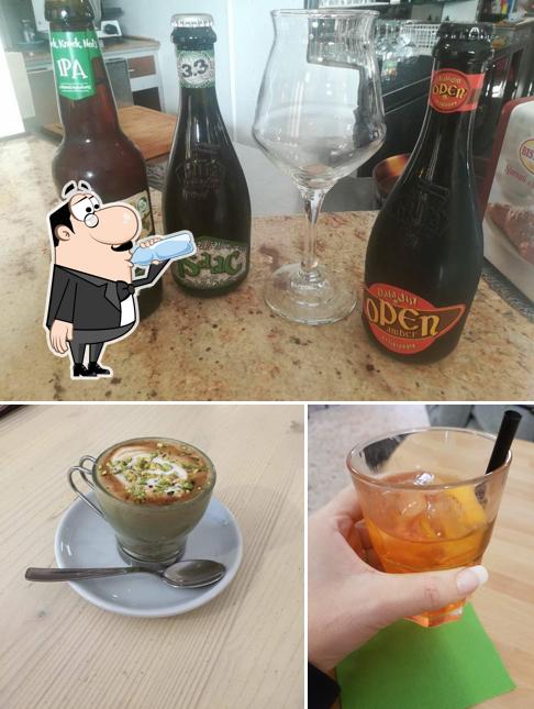 Goditi un drink dal menu