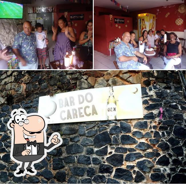 Entre diversos coisas, interior e exterior podem ser encontrados a Bar do Careca