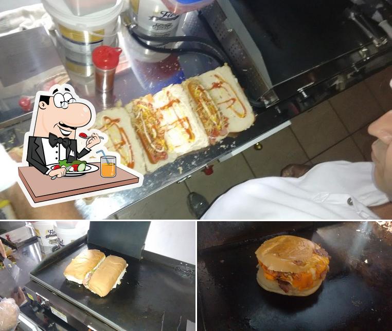 Comida em Lanches Pastéis e Churrasquinho do Claudinho