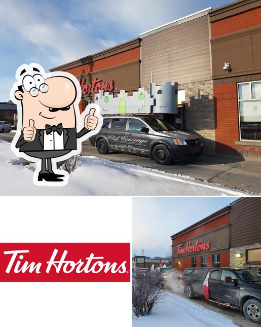 Regarder cette image de Tim Hortons