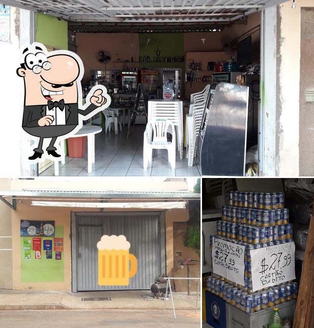 Entre diferentes coisas, interior e comida podem ser encontrados no Bar do Ney