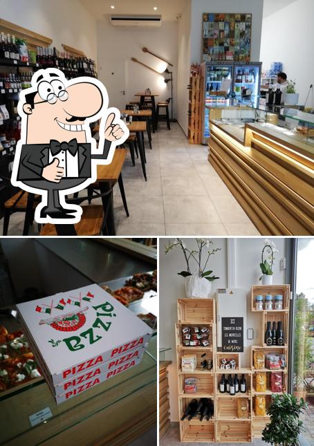 Regarder la photo de Osteria Del Ritrovo