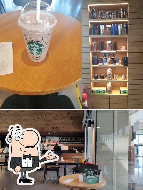 L'intérieur de Starbucks