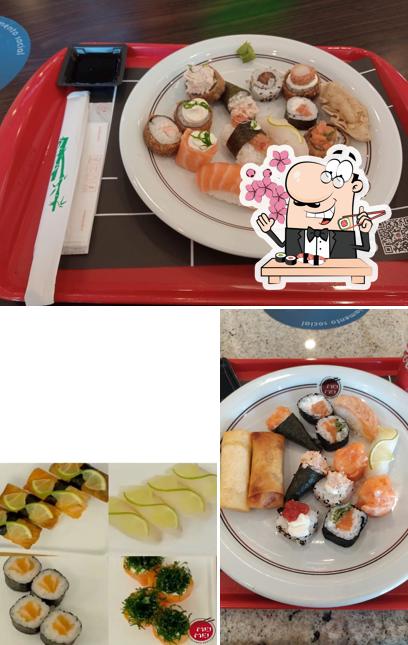 Rolos de sushi são oferecidos por Mei Mei Culinária Asiática