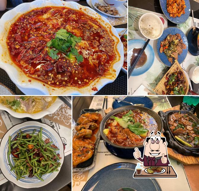 Scegli i piatti di carne a Old Chengdu Sichuan Restaurant