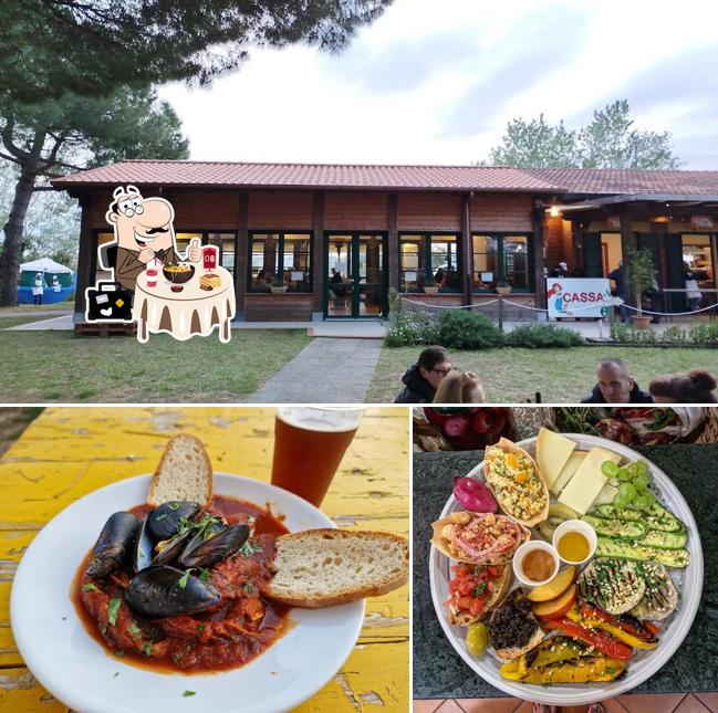 La cibo e interni del ristorante
