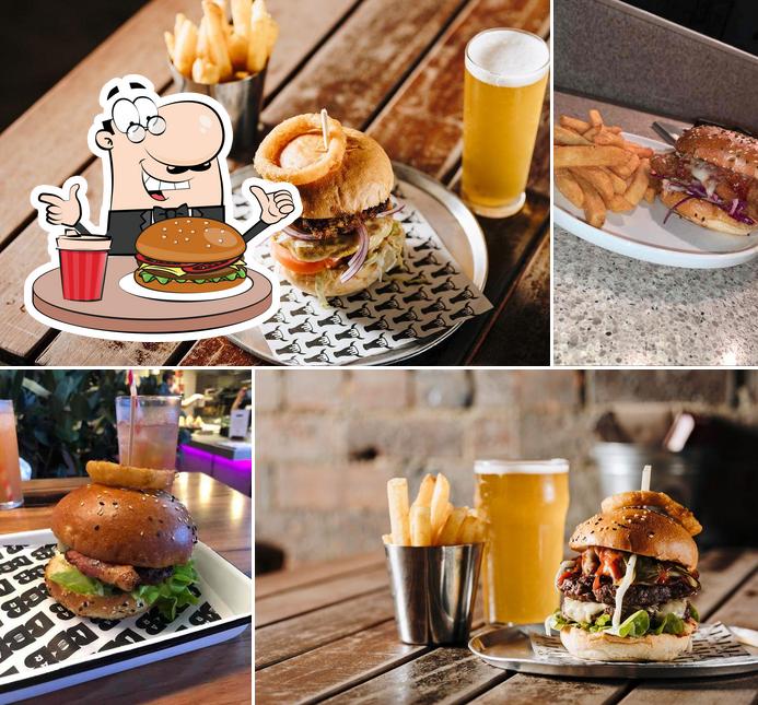 Попробуйте гамбургеры в "Beer and Burger Bar"