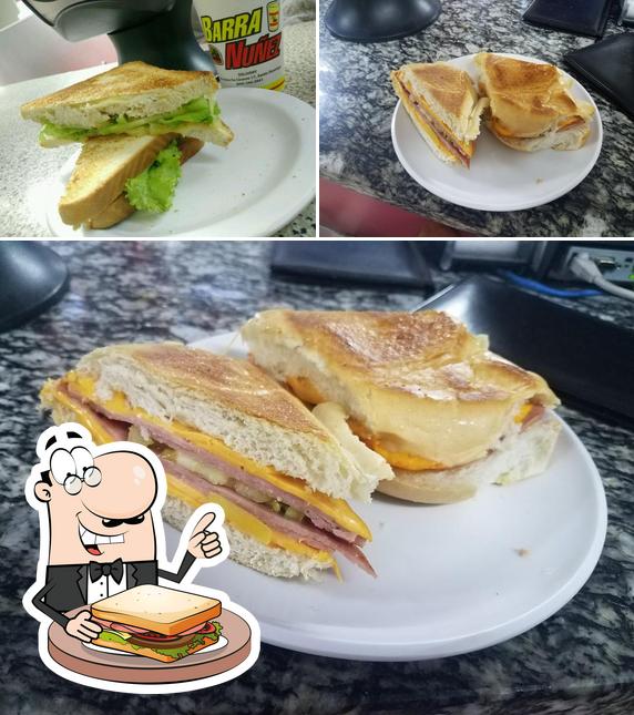 Tómate un sándwich en Barra Nuñez