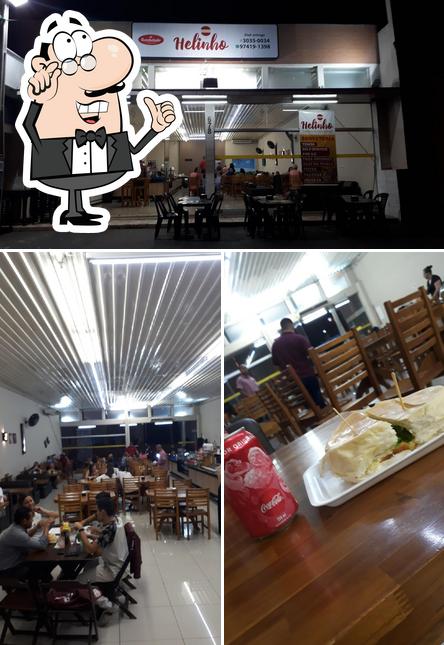 O interior do Helinho Lanches