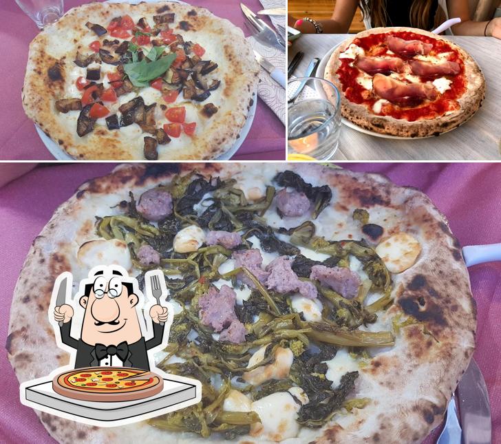A Pizzeria Napoli, puoi assaggiare una bella pizza