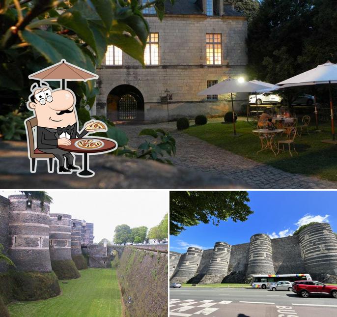 Jetez un coup d’œil à quoi ressemble Monument Cafe Chateau d'Angers - Crêperie du Cerf à l'extérieur