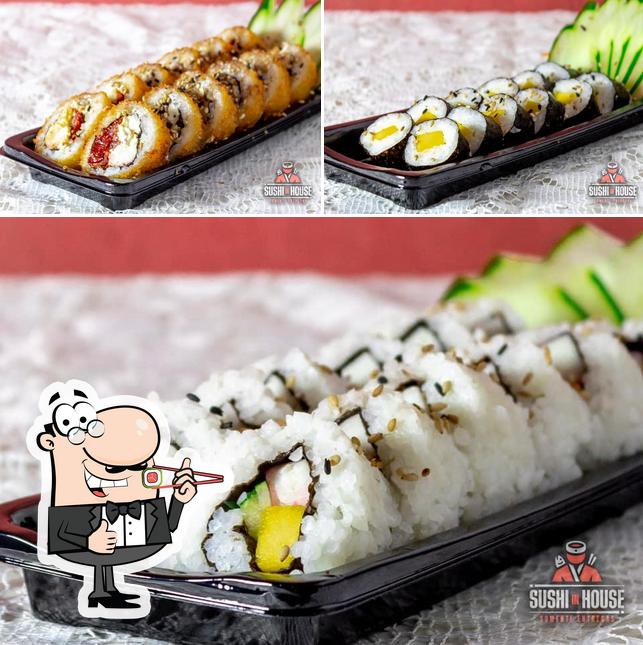 Rolos de sushi são disponibilizados no Sushi in house delivery