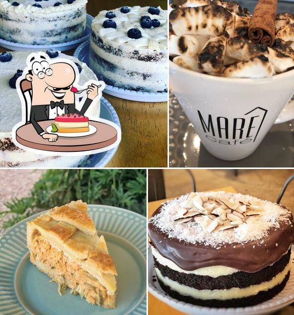 Marê Café serves a selection of desserts