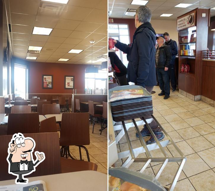 L'intérieur de Tim Hortons