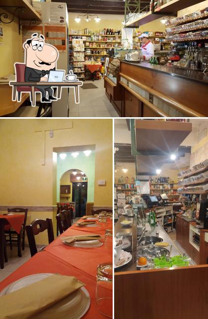 Dai un'occhiata agli interni di Bar Pizzeria Alimentari di Duca & Novelli snc