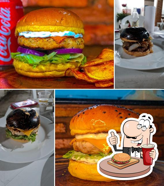 Delicie-se com um hambúrguer no Smash Burguer Altos