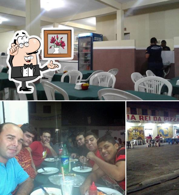 O interior do Rei da Pizza