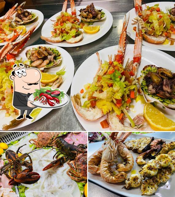 В "Ristorante Gastronomia Capriccio Di Mare di Carmine e Valentina" вы можете отведать различные блюда с морепродуктами