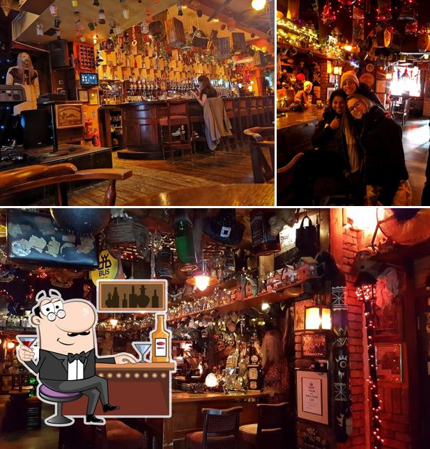 Взгляните на снимок паба и бара "The James Connolly Pub"