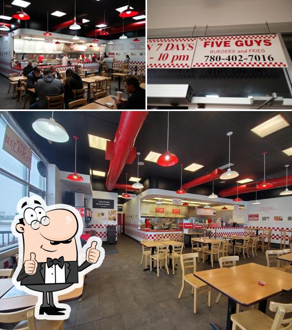 Взгляните на снимок фастфуда "Five Guys"