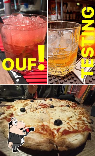 La photo de la boire et pizza concernant JOY