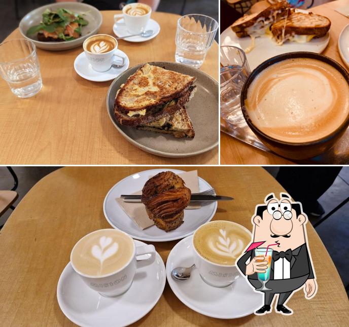 Mira las imágenes que muestran bebida y comedor en Misión Café