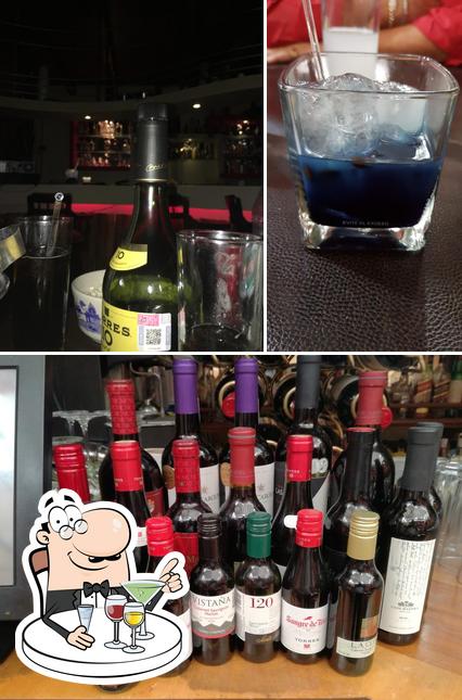 Restaurante Bar Guille serves alcohol