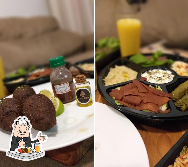 Comida em Kol w Shkor Culinária Árabe